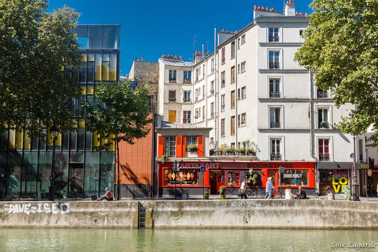 La librairie Artazart sur les bords du Canal Saint-Martin