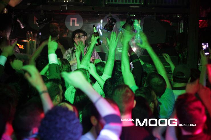 Moog Barcelona - Skrillex devant une foule de clubbers en délire