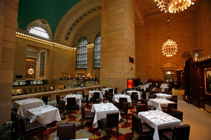 Michael Jordan's - The Steak House - La salle à manger surplombe le hall de Grand Central