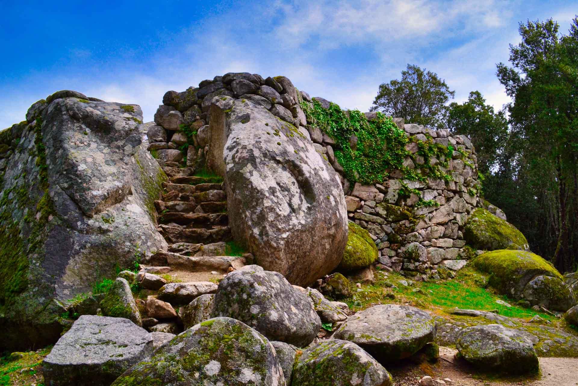 Cucuruzzu, immanquable lors d’un itinéraire en Corse © AdobeStock