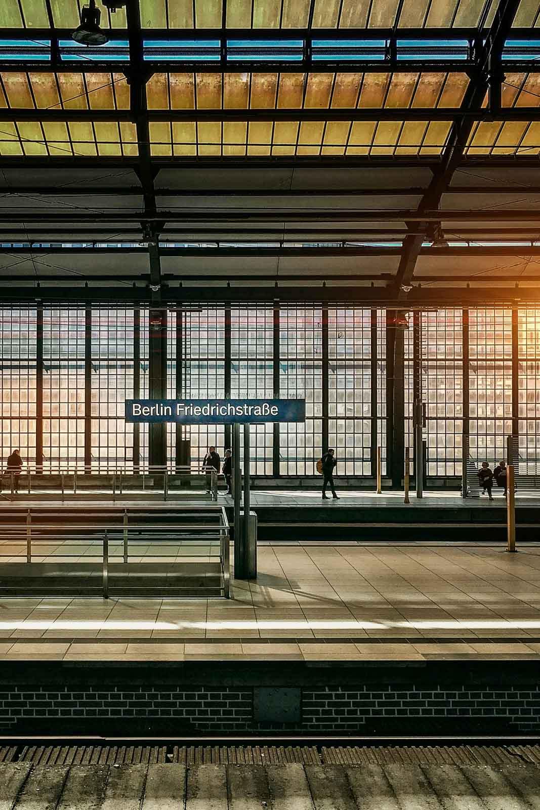 Gare de trains à Berlin © lobostudio