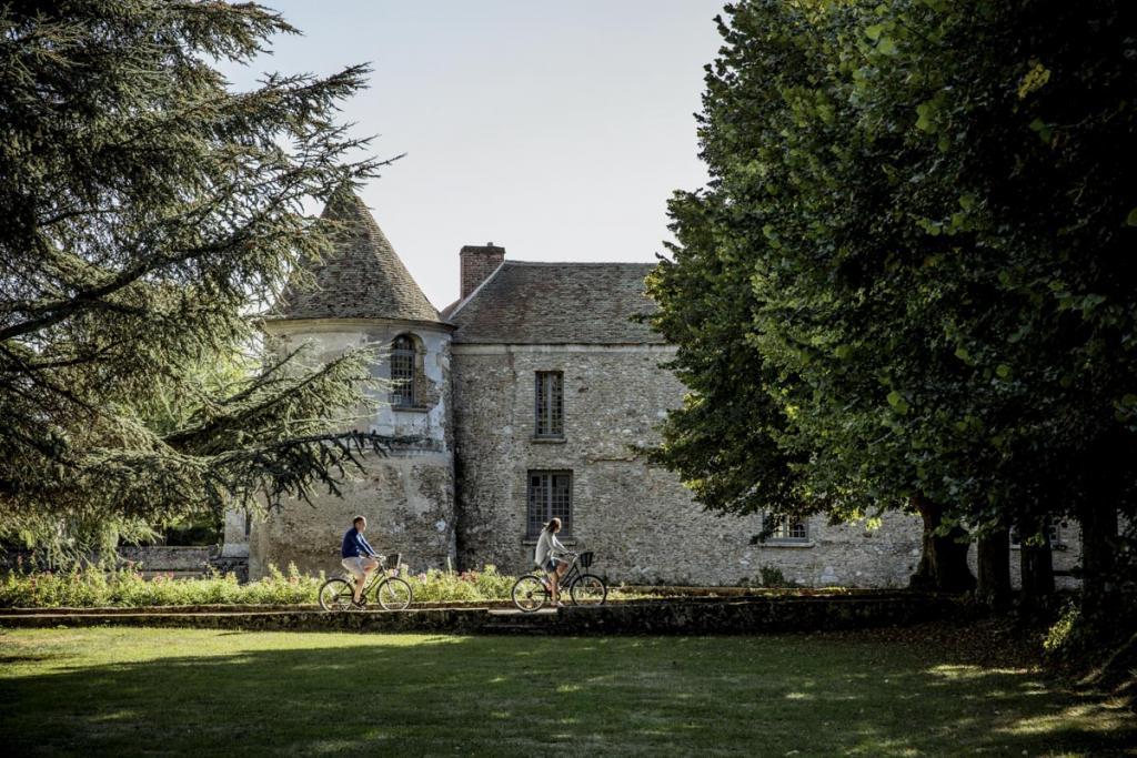 Chateau de Villiers Le Mahieu © Karel Balas