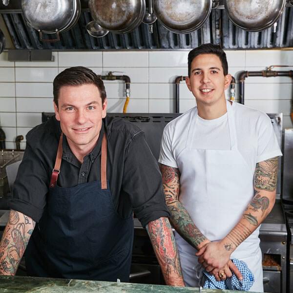 Les chefs Chuck Hughes (à gauche) et Danny Smiles. © DR