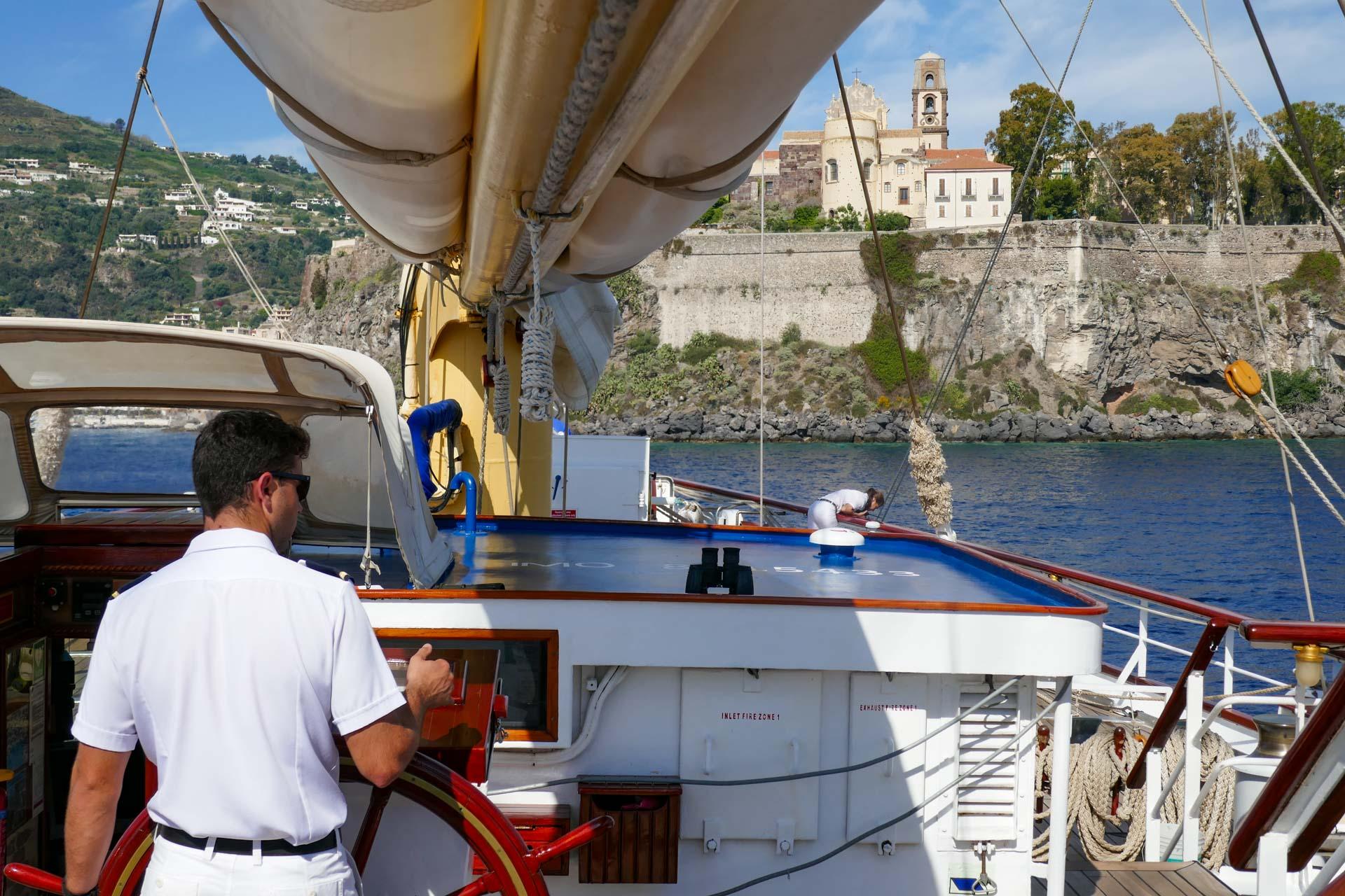 Le Star Flyer accoste à Lipari © PG / Yonder.fr