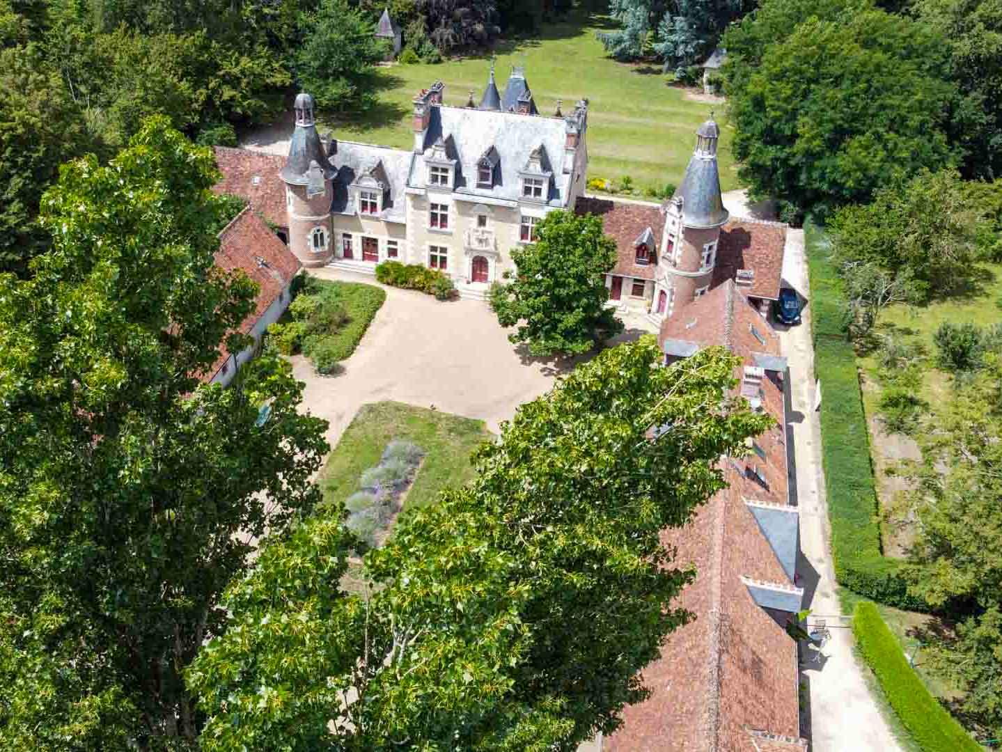 Le château de Troussay vu du ciel © OT Blois Chambord