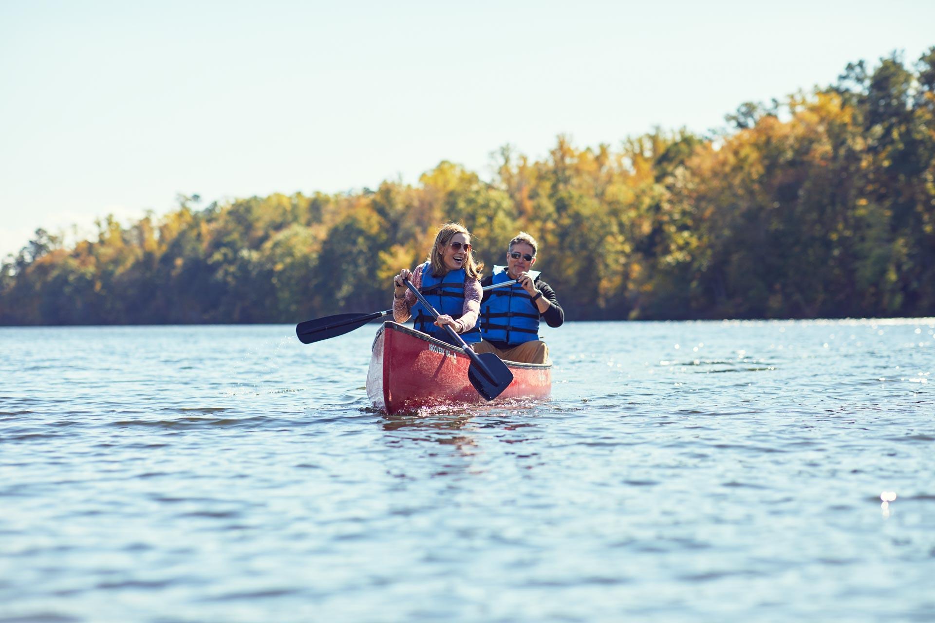 Canoe sur la York river © Visitwilliamsburg