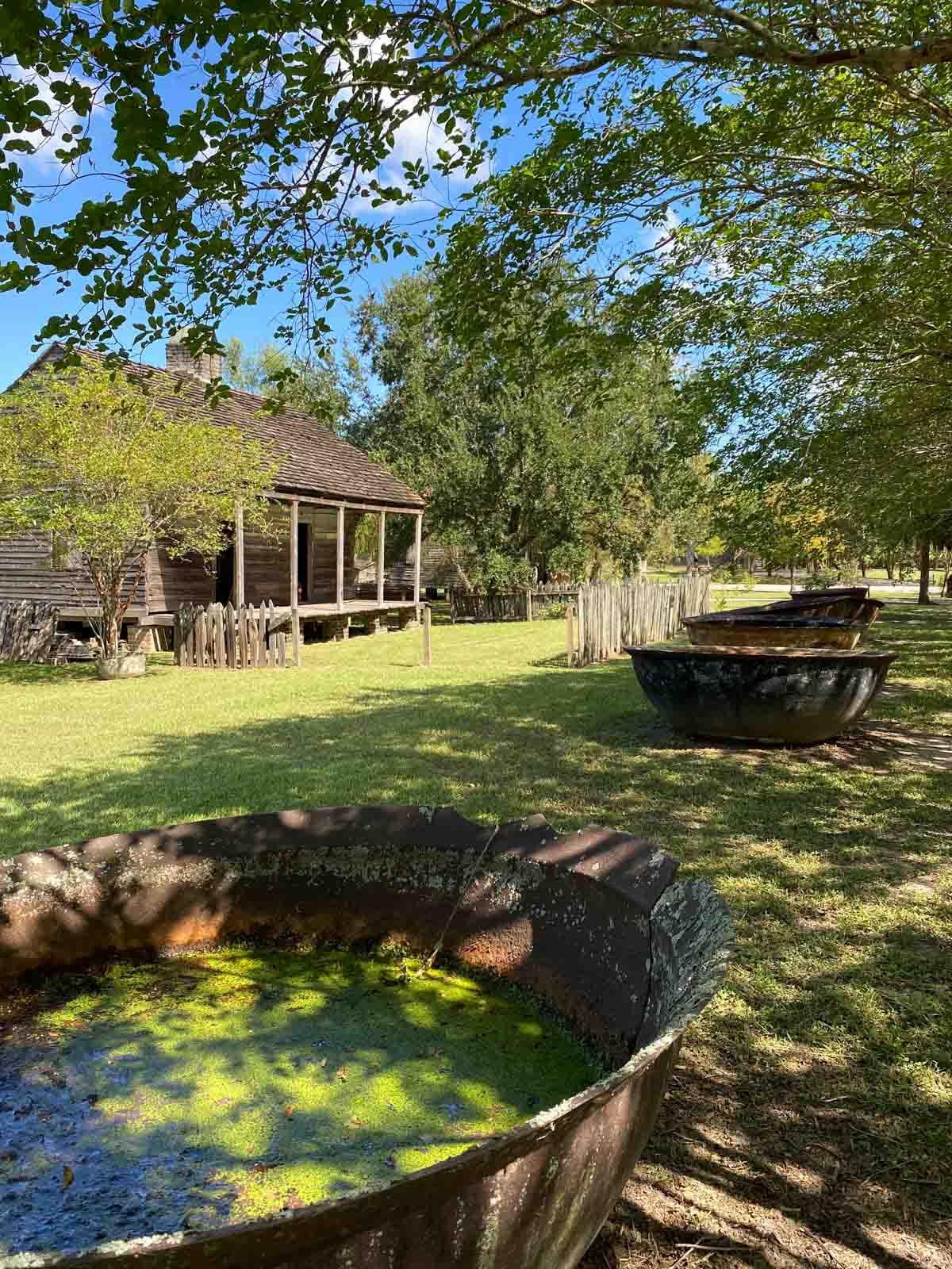 Whitney Plantation - Les bouilloires destinées au jus de canne © Mireille Gignoux