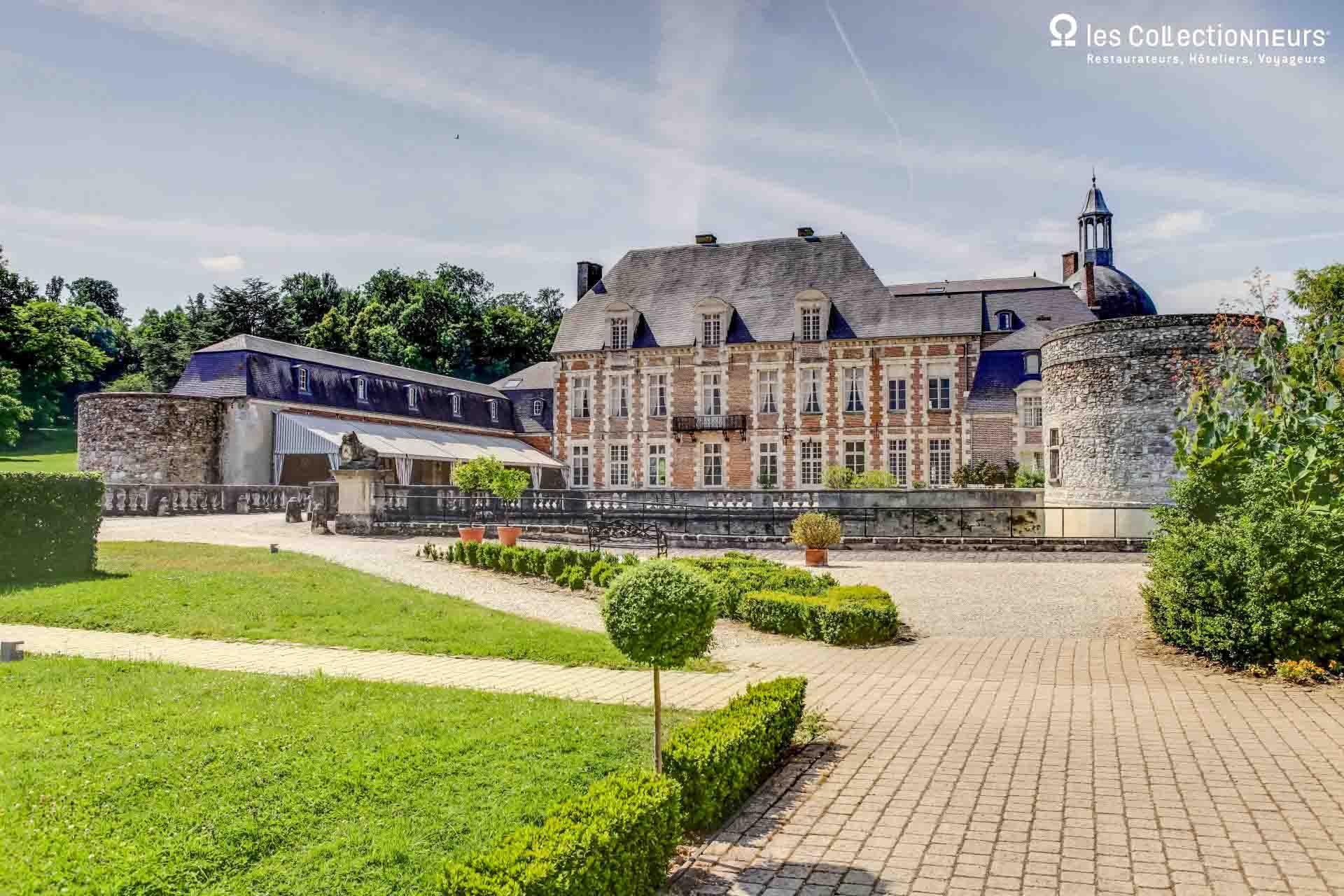 Château d’Étoges — Vue de la façade © Les Collectionneurs