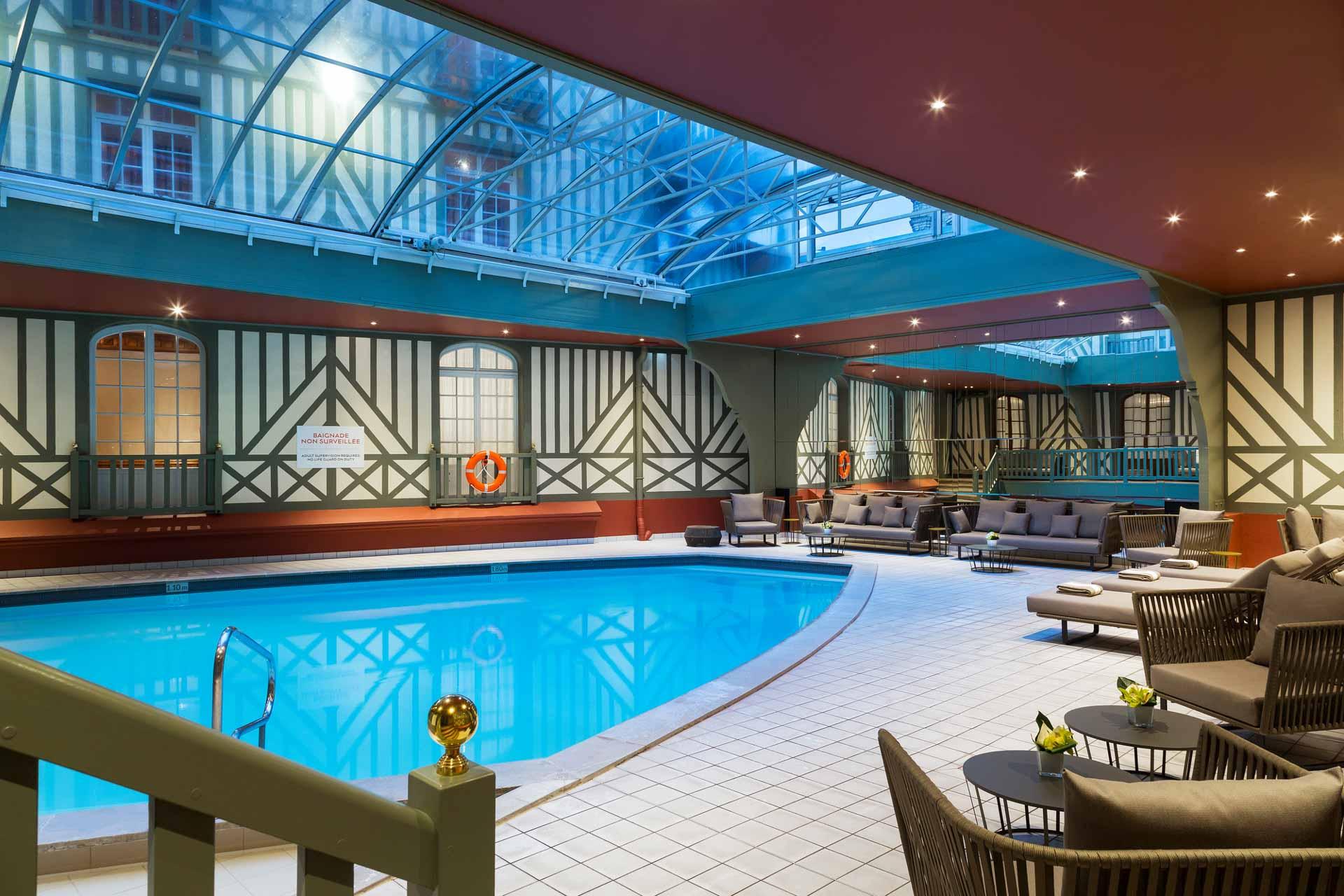 La piscine du Normandy lors de 3 jours à Deauville