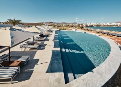 On a testé l’hôtel Cosme, a Luxury Collection Resort, Paros, dans les Cyclades