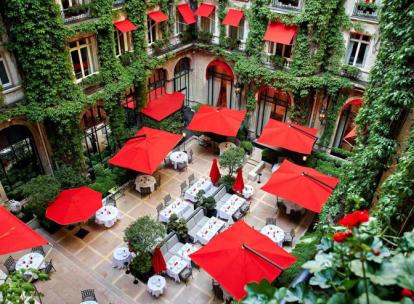 La Cour Jardin de l’hôtel Plaza Athénée