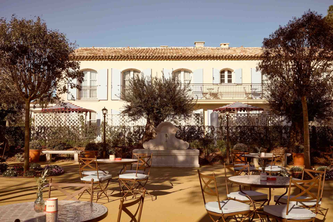 La Place des Oliviers de l'hôtel AREV Saint-Tropez