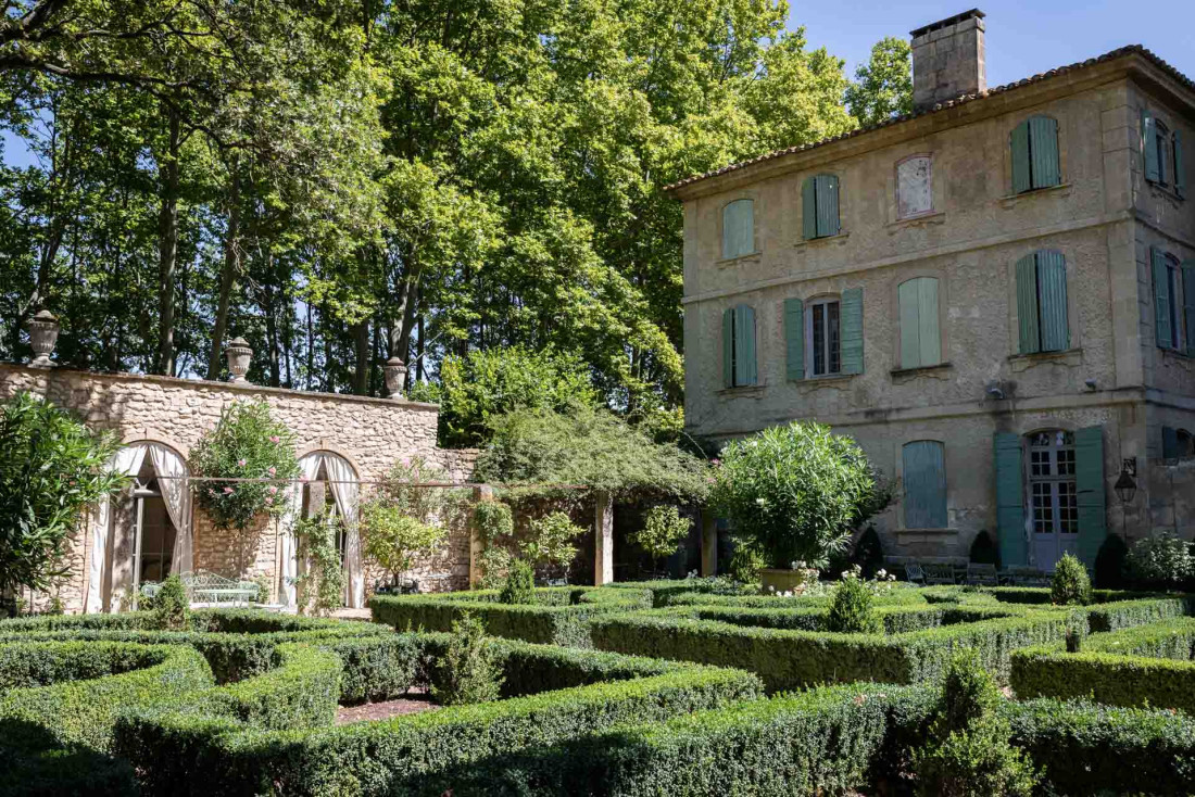 Parmi les plus beaux hôtels des Alpilles, le Domaine de Chalamon © Yann Deret