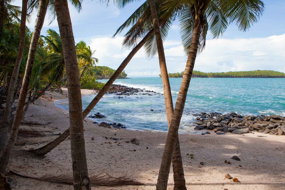 Plage de l'Île Saint-Joseph dans les îles du Salut au large du Kourou © Jorma Muller