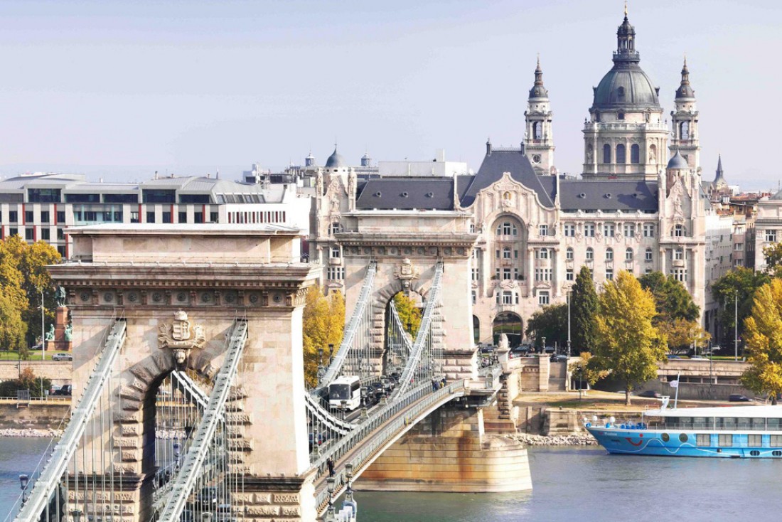 Le Pont des Chaînes, le Gresham Palace et la Basilique Saint-Etienne depuis les hauteurs de Buda © Four Seasons Hotels and Resorts