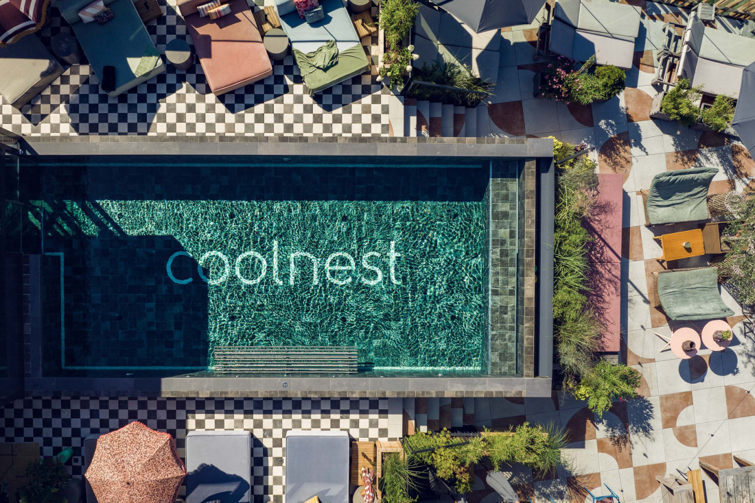 La piscine sur le rooftop du Coolnest. © Tom Klocker