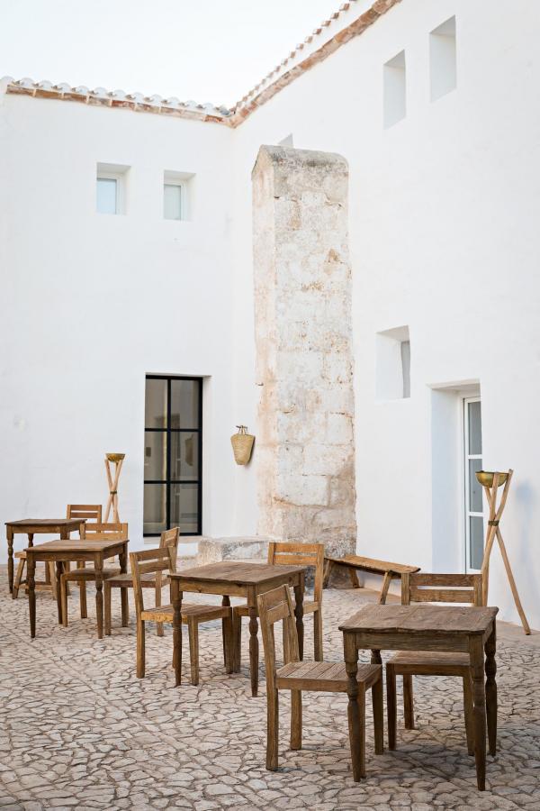 Fontenille Menorca - Torre Vella - Cour © Yann Deret