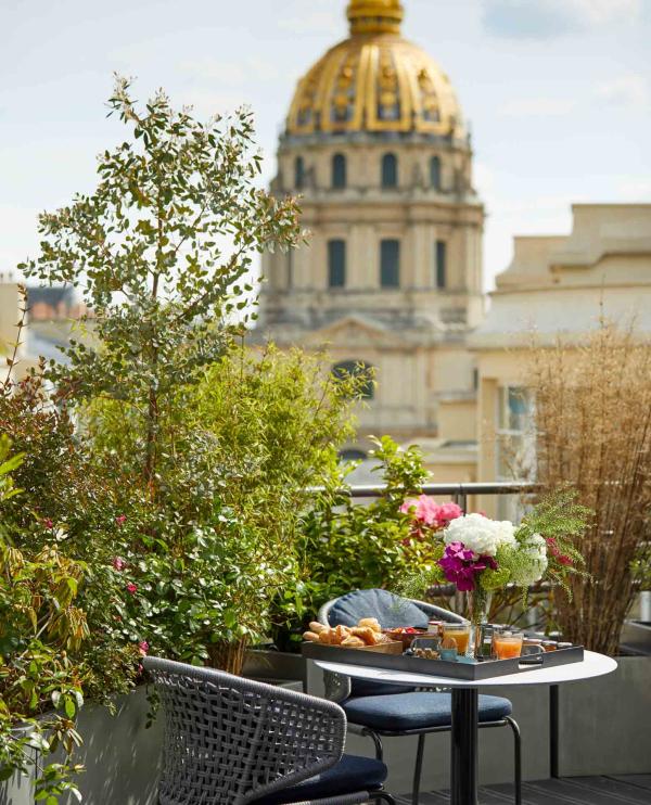 Proche du Camps de Mars, l'hôtel Cinq Codet