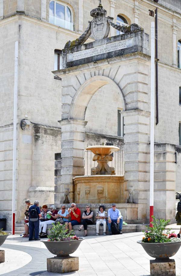 Fontana Ferdinandea sur la Piazza Vittorio Veneto © Giacomo Silvano