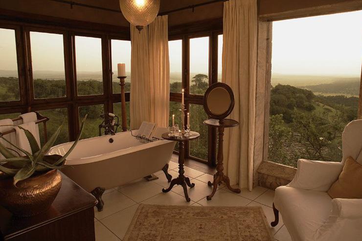 Singita Sasakwa Lodge, Grumeti Reserves - Salle de bain avec vue