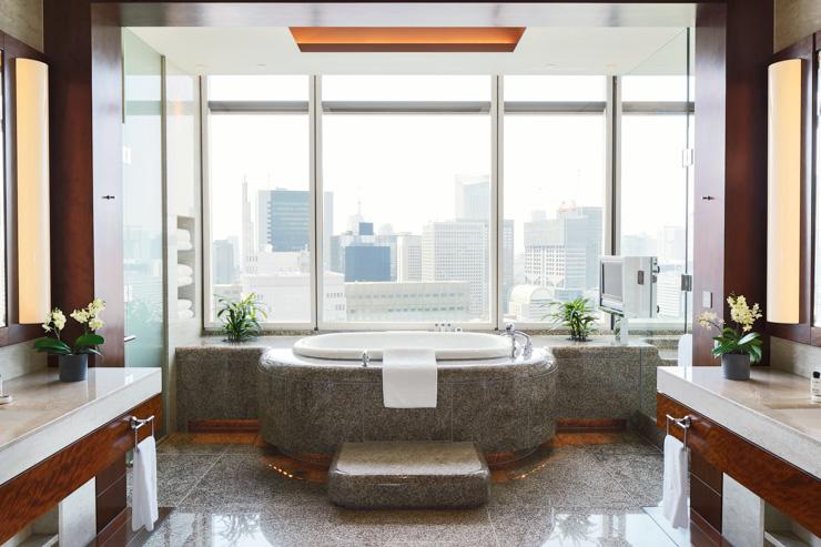 The Peninsula Tokyo - Salle de bain avec vue