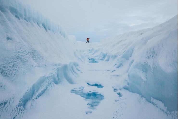 Groenland-glacier-walking-adventure-by-a-crevasse-on-the-Greenland-Ice-Sheet-near-Kangerlussuaq