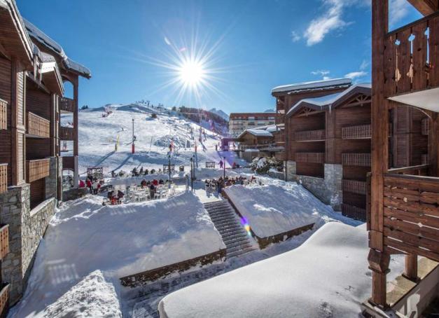 L’hiver approche à grands pas et l’heure est venue de préparer les vacances à la neige ! Pour vous faciliter la vie, la rédaction a sélectionné les meilleurs hôtels 4 étoiles de montagne en France. Suivez le guide. 

