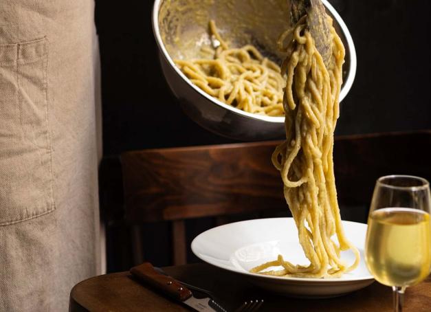 L'amour des Parisiens pour la bonne pasta ne date pas d'hier, mais depuis un an, c'est un véritable déferlement de nouvelles bonnes adresses de pâtes à Paris. 
Yonder a fait son choix, avec supplément parmesan.