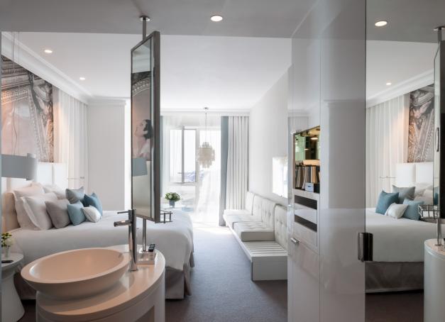 À Trouville, entre charme Belle Époque et air iodé, Les Cures Marines Hôtel & Spa réinventent la thalassothérapie avec The Purist, un programme bien-être signé Accor. Thalasso, soins high-tech et nutrition équilibrée s'y conjuguent en douceur, dans un cadre où la digital detox se fait naturellement.
