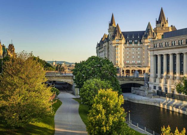 Direction la capitale du Canada pour découvrir une scène hôtelière bien vivante et haut de gamme, avec ces 6 hôtels de luxe et de charme à Ottawa.