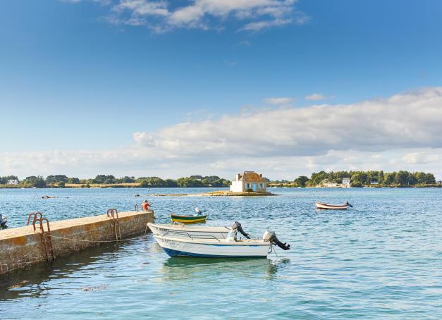 Un itinéraire dans le Morbihan, c’est un patchwork de découvertes allant de la balade à la gastronomie au site de Carnac, de petits villages de charme à une pépite Relais & Châteaux, des musées originaux et de l’artisanat haut de gamme.