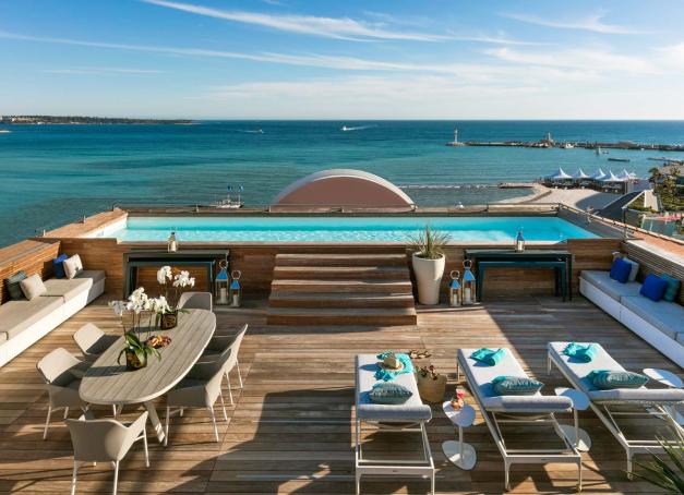 Les pieds dans l’eau ou face aux collines de l’arrière-pays, les plus beaux hôtels spas de Cannes côtoient la Croisette et s’alanguissent comme leurs hôtes sous le soleil de la Côte d’Azur. Florilège.