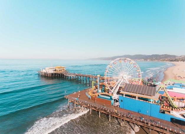 Envie de poser sa serviette sur le sable chaud d'une des plus belles plages de Los Angeles lors d'une journée ensoleillée ? Yonder vous dévoile sa sélection des meilleures plages de Los Angeles, entre nature sauvage et ambiance décontractée.

