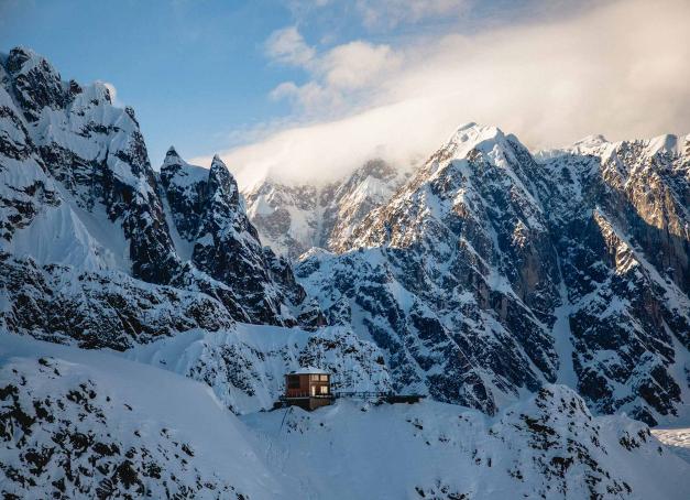 Exclusif Voyages a sélectionné des adresses hors du commun à travers la planète, autant de sanctuaires d’architecture et de nature à découvrir dans les meilleures conditions grâce à l’expertise de cette agence de voyage familiale.